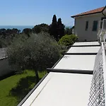 Blueline Hotel