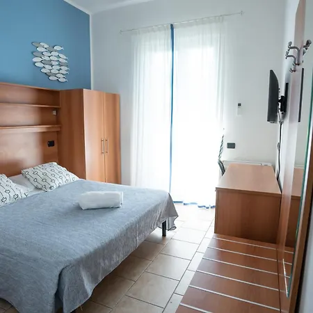 Blueline Hotel