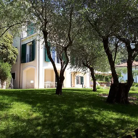 Blueline Hotel Tellaro