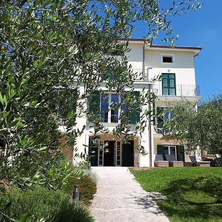 Blueline Hotel