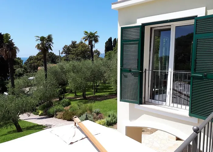 Blueline Hotel Tellaro